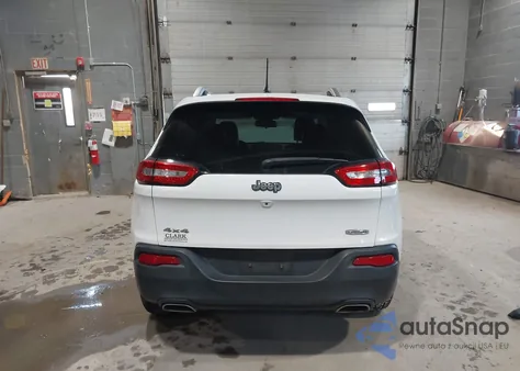 2015 Jeep Cherokee Latitude z USA, uszkodzony, nr VIN 1C4PJMCS3FW588868